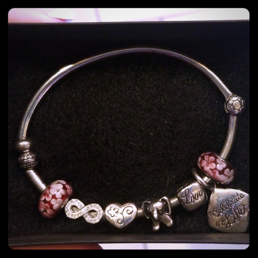 🌹Cute charm bracelet🌼